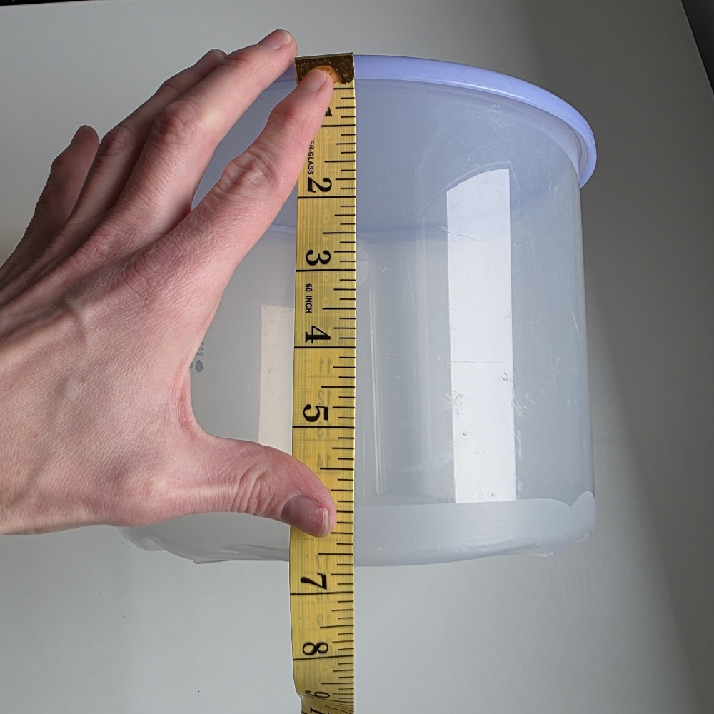 Tupperware FridgeSmart Lettuce Container - Picture 10 of 10